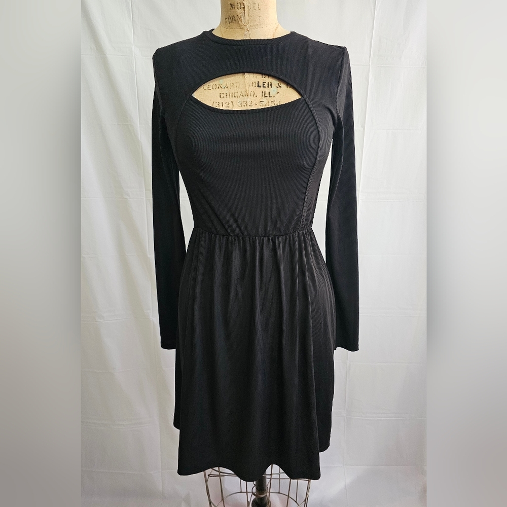 AQUA keyhole long sleeve black dress Size M